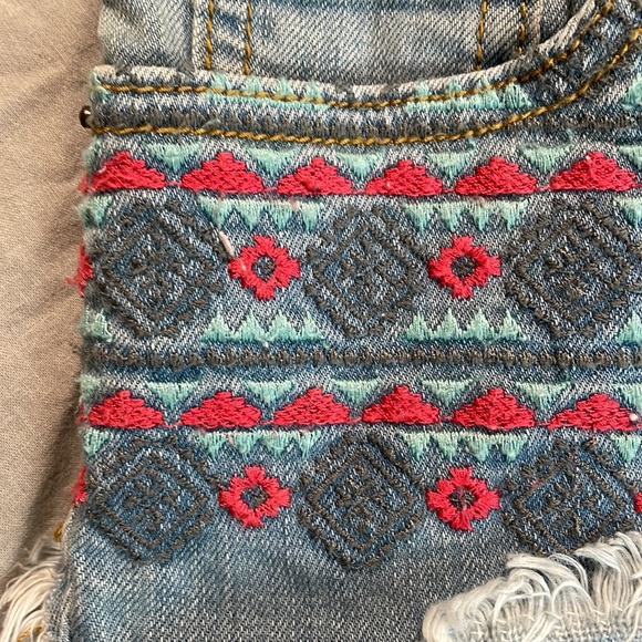 Short jean shorts - Picture 2 of 5